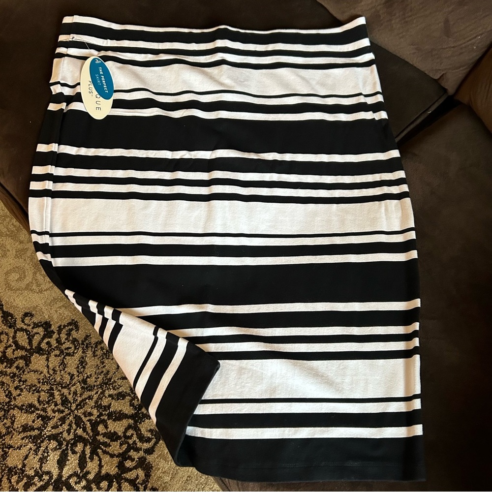 N.W.T.  Boutique 🌸🌸summer skirt, black/white 95% cotton 5% spandex Size 1X